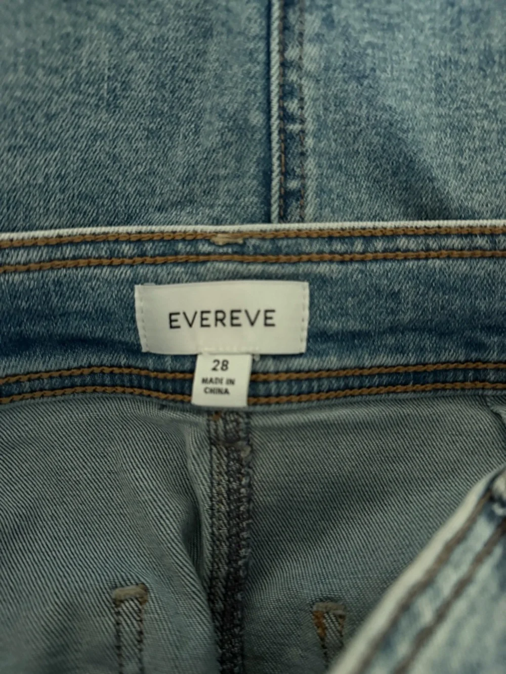 Evereve Light Wash Button-Front Denim Midi Skirt - Blue - Picture 6 of 6